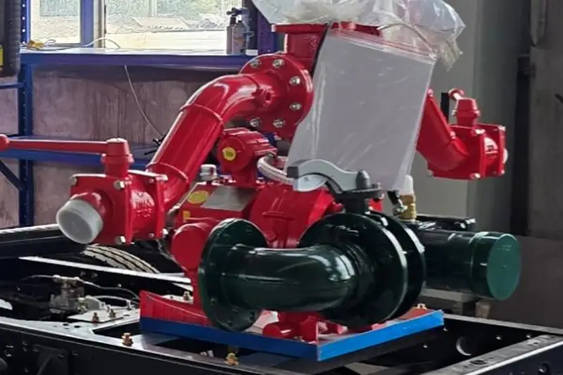 Dry Powder And Foam Combined Fire Truck